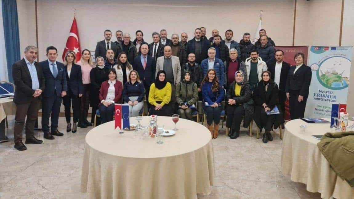 ERASMUS AKREDİTASYONU 2024 MESLEKİ EĞİTİM KONSORSİYUM ÜYESİ KURUMLARIMIZLA HAZIRLIK SÜRECİ DEĞERLENDİRME TOPLANTISI GERÇEKLEŞTİRİLDİ